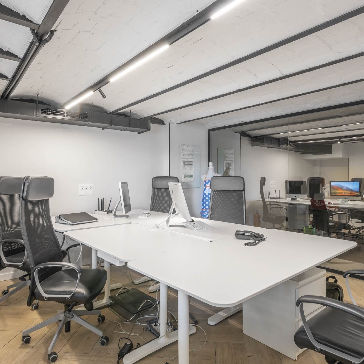 Comercio Holidays to Málaga reformado y diseñado por Libar
