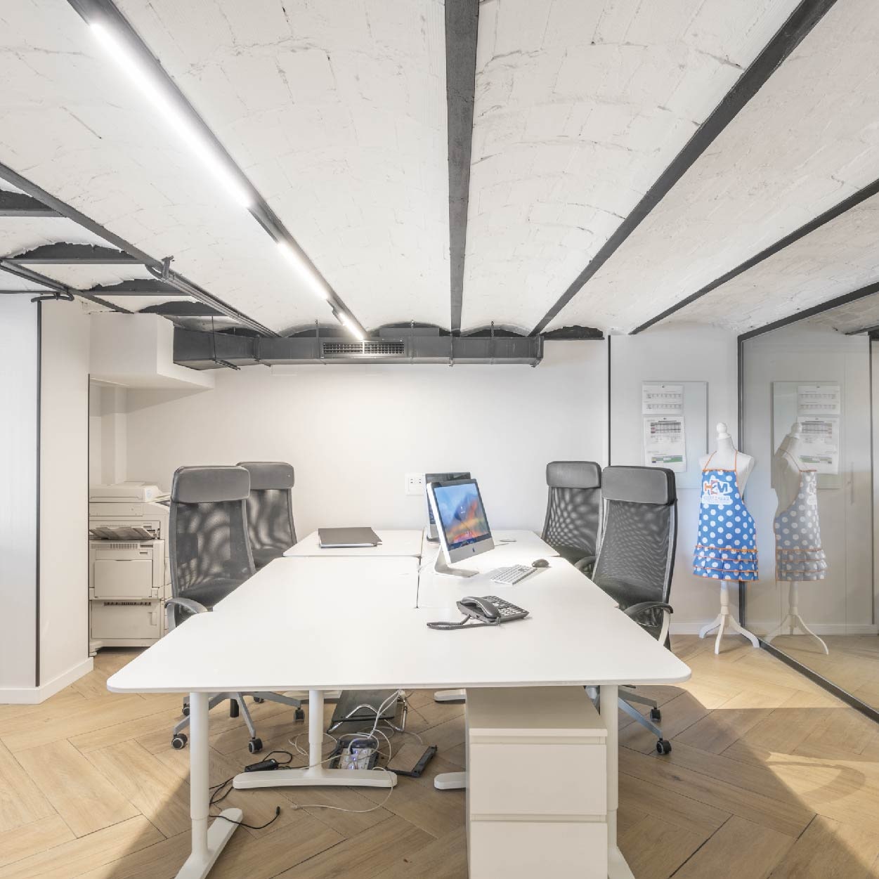 Comercio Holidays to Málaga reformado y diseñado por Libar